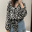 Load image into Gallery viewer, Long Sleeves Cropped Daisy Floral Print Blouse In Black