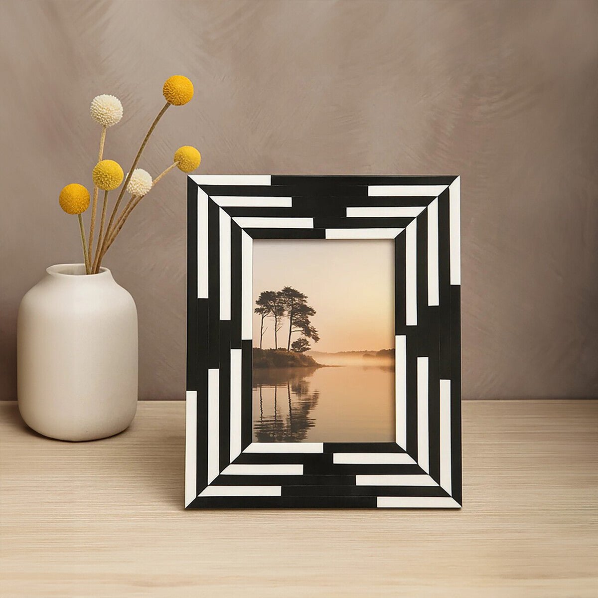 Donato 5In X 7In Black And White Stripe Photo Frame - Miola