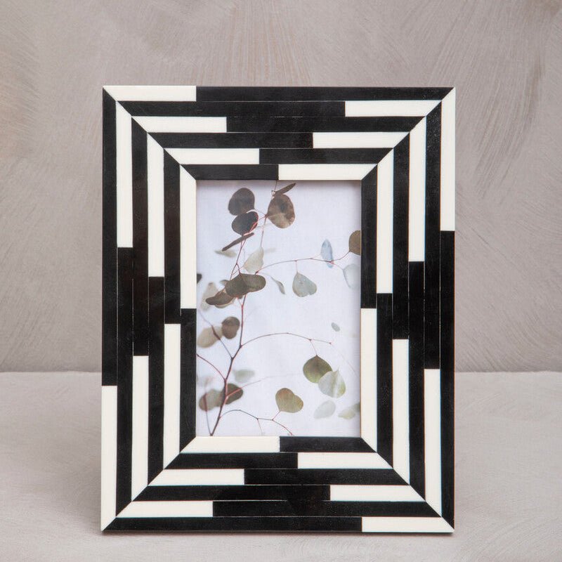 Donato 4In X 6In Black And White Stripe Photo Frame - Miola