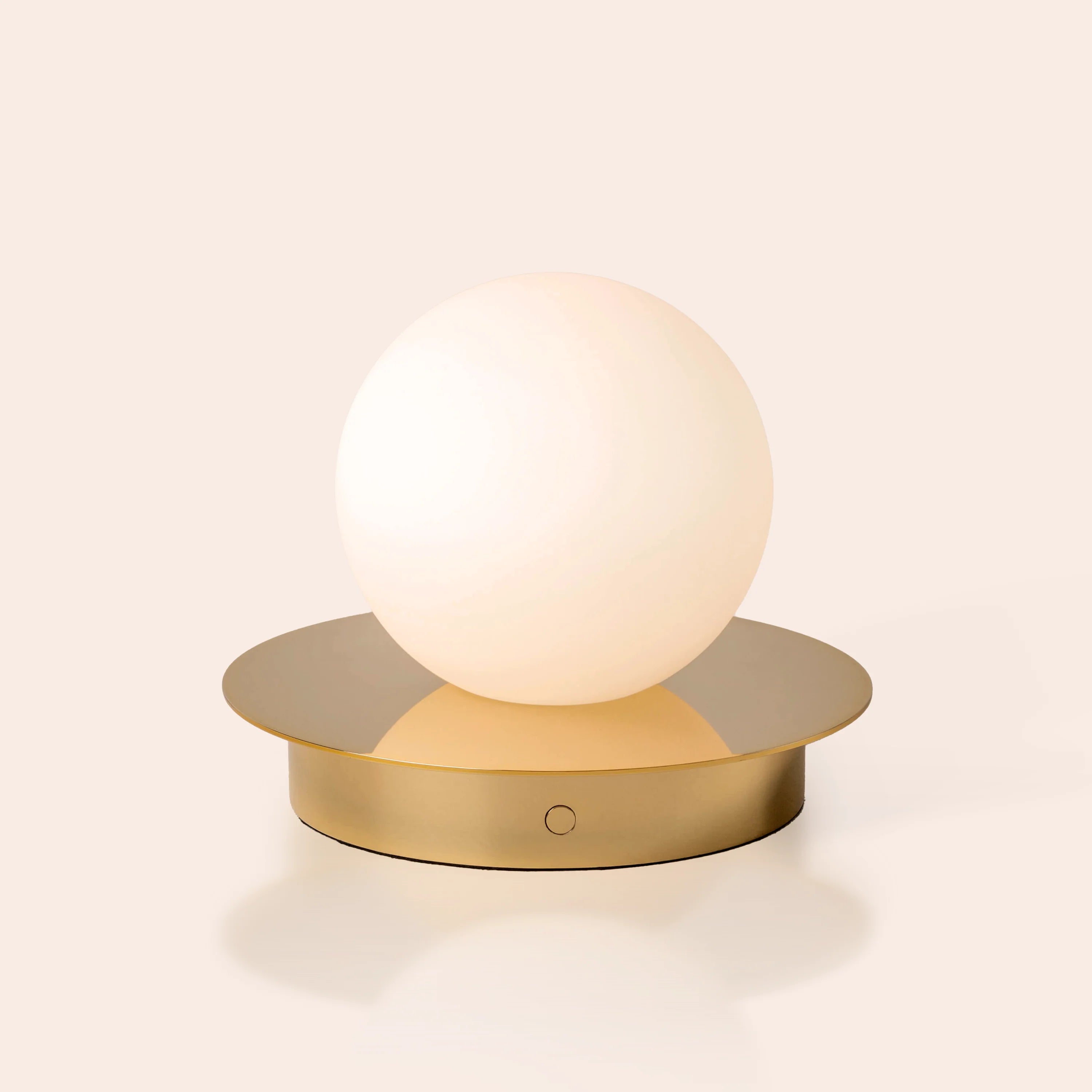 Brass opal disk cordless table lamp - Miola