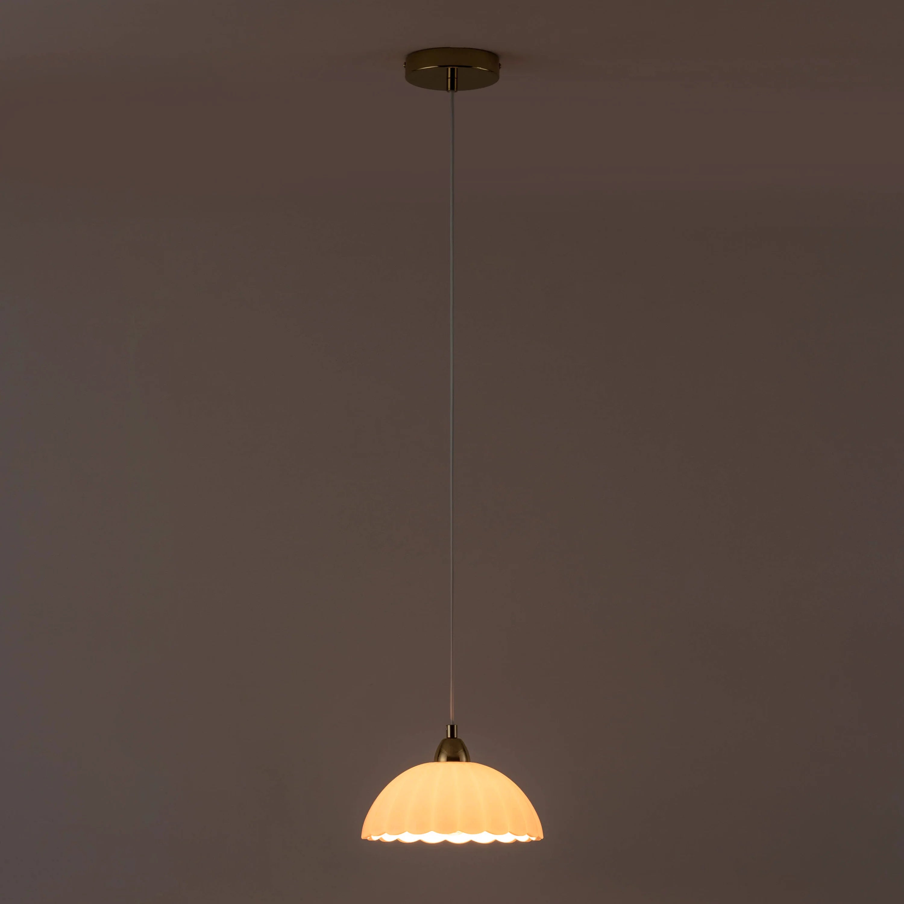 White flower pendant ceiling light - Miola