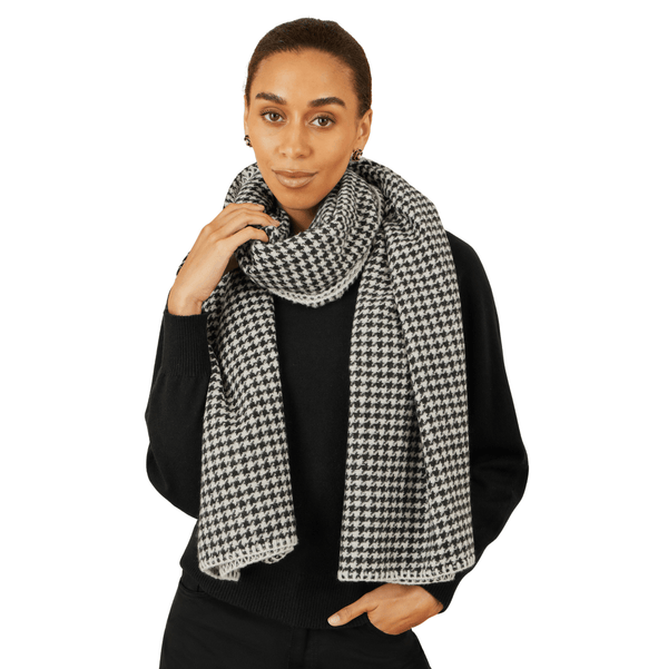 Black & White Scarf with Stitch Detail - Miola