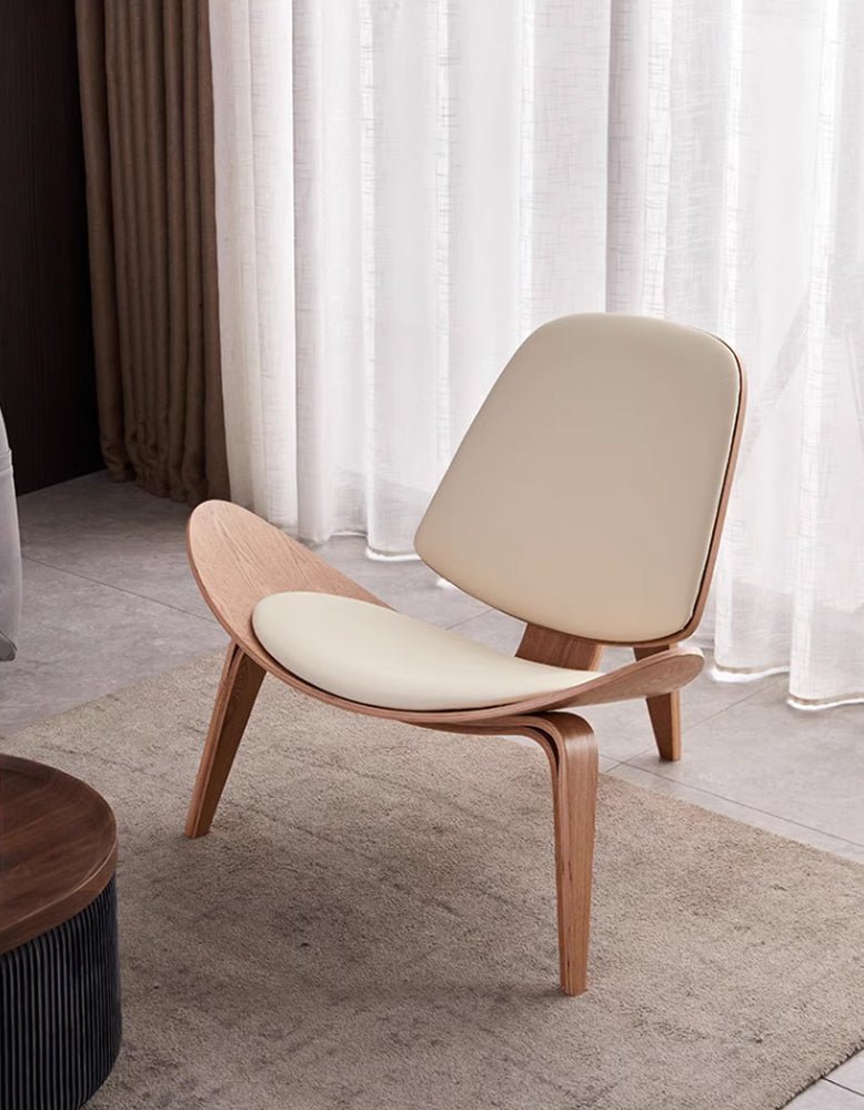 Hans Wegner CH07 Shell Chair, Black & Walnut - Miola