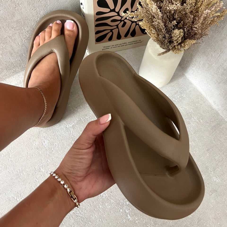 Chunky Platform Flip-Flops Sandals