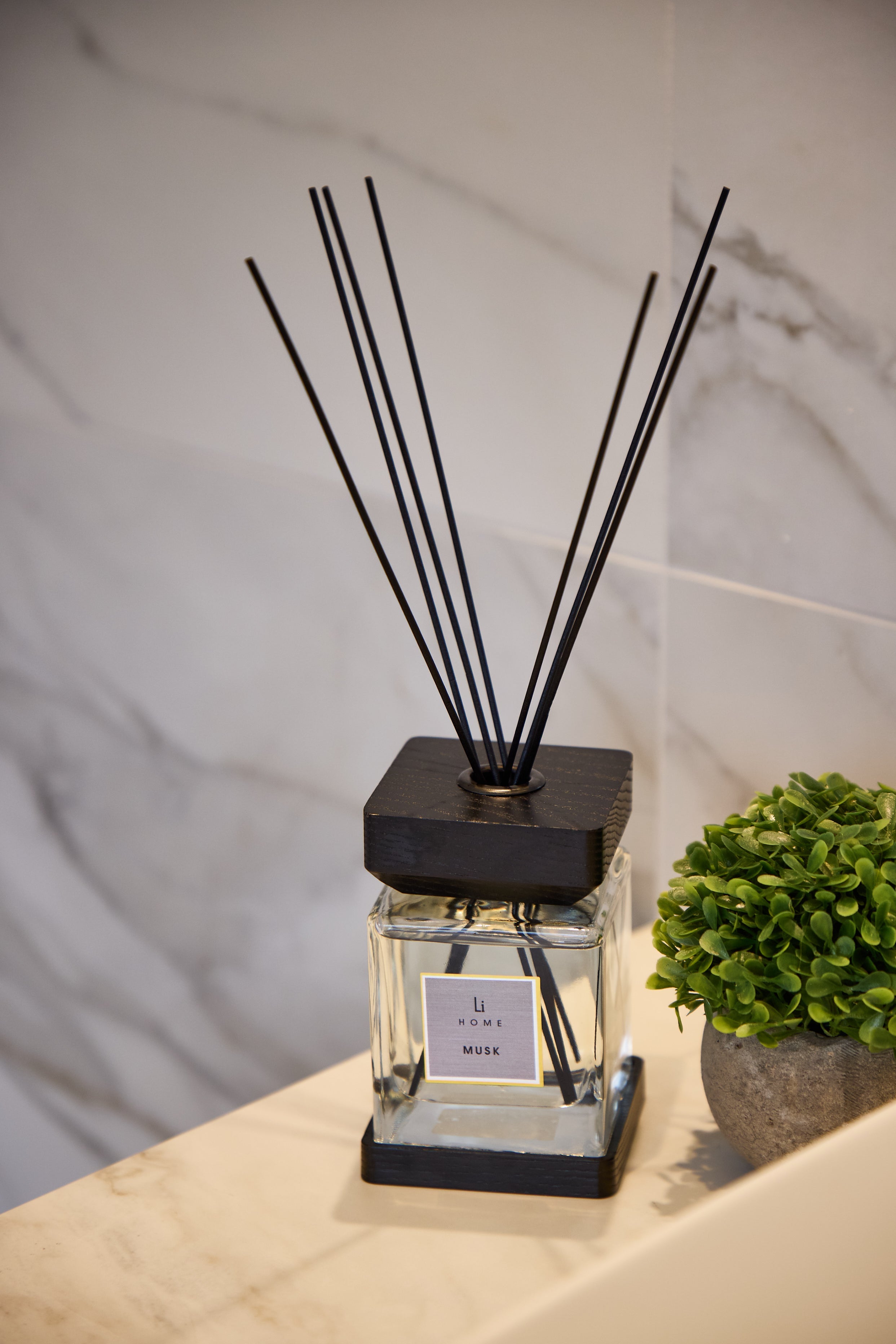 Luxury Square Diffuser - Musk - Miola