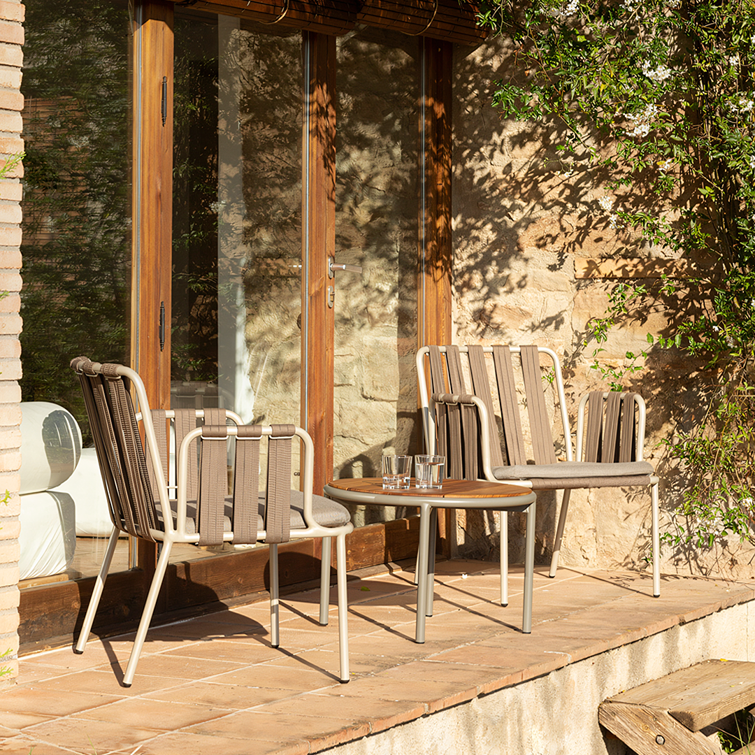 Artemis Outdoor Round Dining Table Set, For Patio Garden